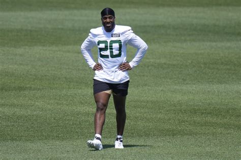 Jets’ Breece Hall working way back after knee injury cut short promising rookie season
